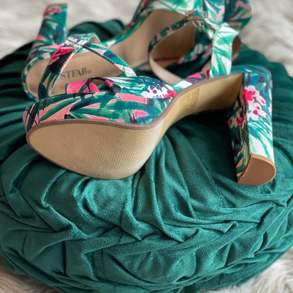 Tropical Oasis Showstoppers - Picture 5 of 5